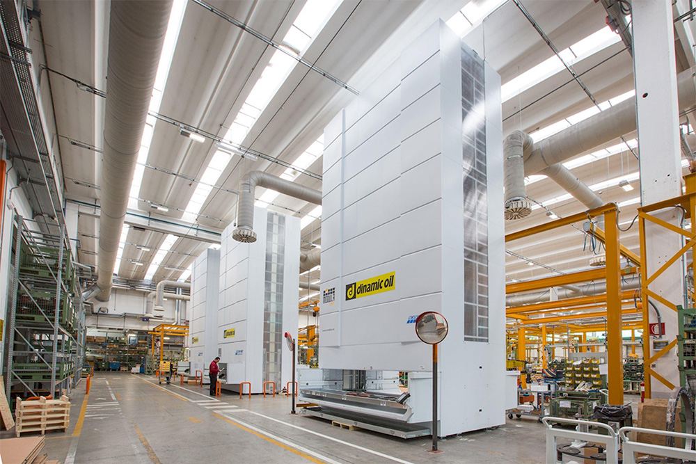 Maximizing Efficiency with Vertical Lift Module and Conveyor Storage