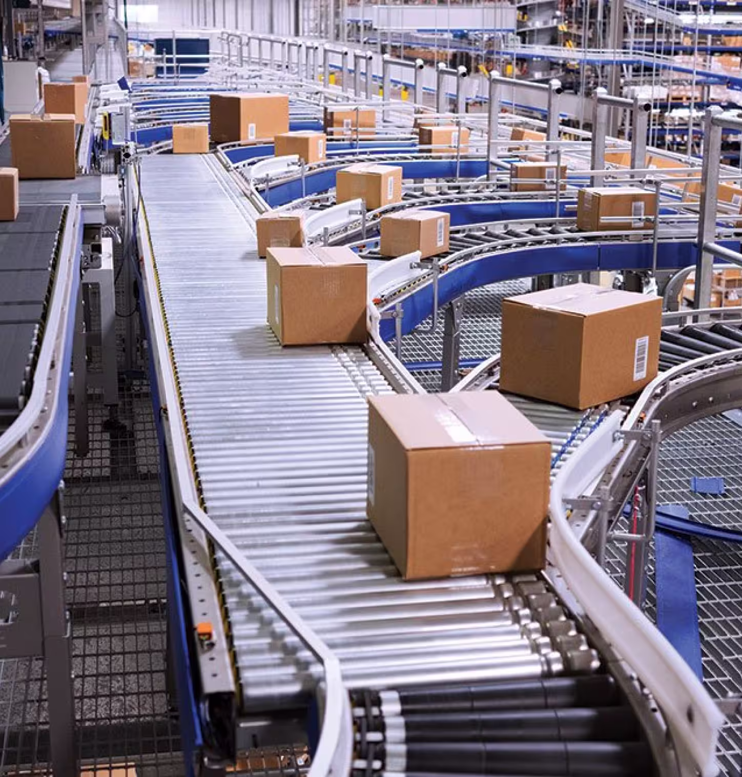 Automated conveyor system moving packages through warehouse distribution center